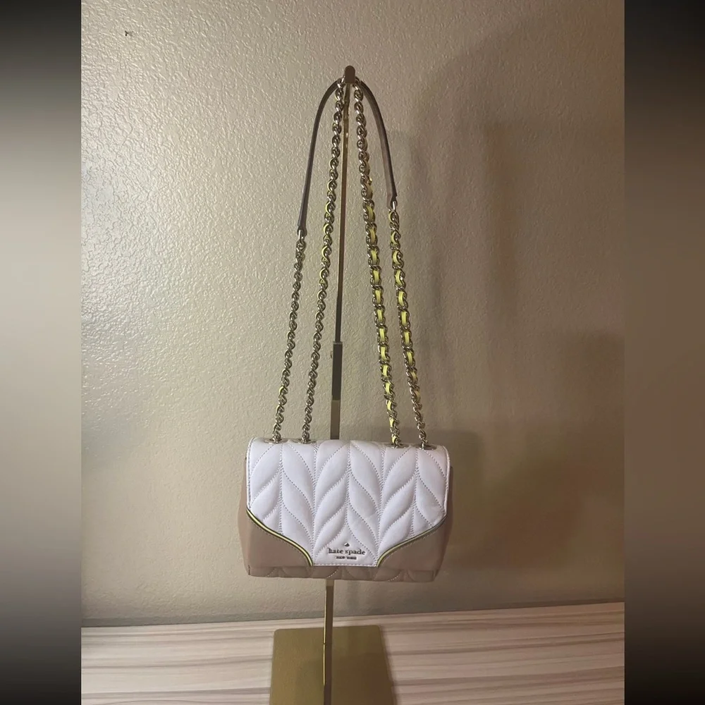 🛍️NWOT Kate Spade White and Tan Quilted Shoulder Bag